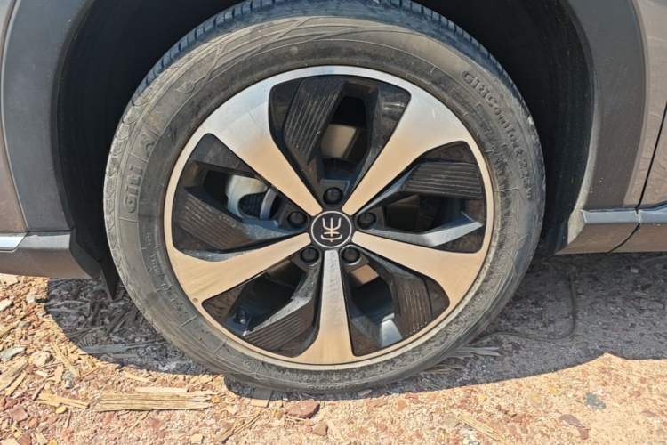 Used BYD Song PLUS New Energy 2021 DM-i 51KM Prestige Model Left Front Wheel Hub