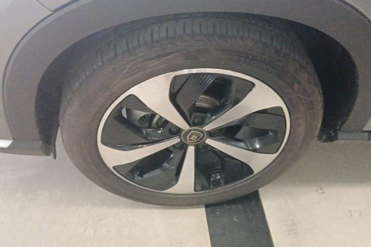 Used BYD Song PLUS New Energy 2021 DM-i 110KM Flagship PLUS Left Front Wheel Hub