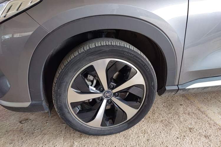 Used BYD Song PLUS New Energy 2021 DM-i 110KM Flagship Model Left Front Wheel Hub