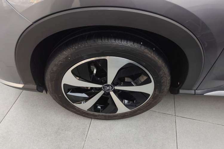 Used BYD Song PLUS New Energy 2021 DM-i 110KM Flagship Model Left Front Wheel Hub