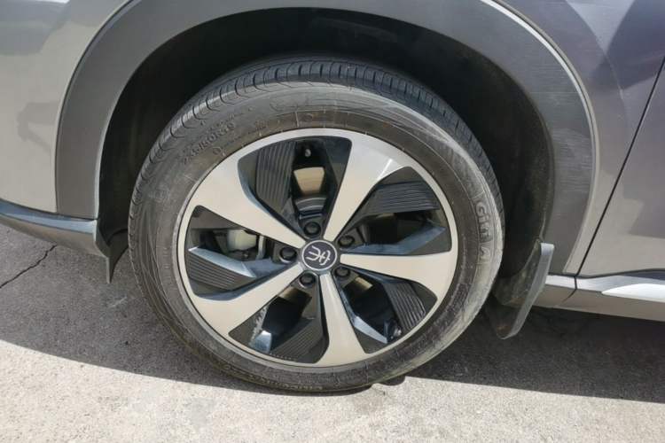 Used BYD Song PLUS New Energy 2021 EV Executive Model Left Front Wheel Hub