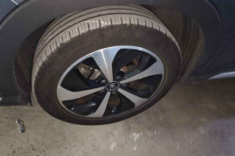 Used BYD Song PLUS New Energy 2021 DM-i 110KM Flagship PLUS Left Front Wheel Hub