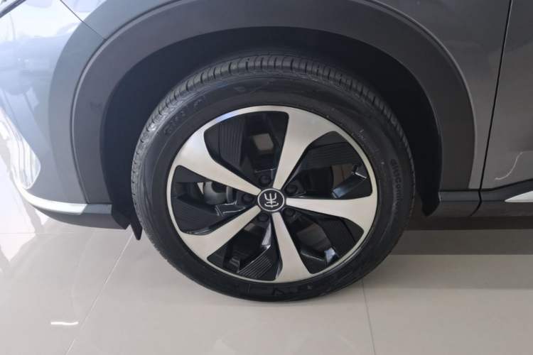 Used BYD Song PLUS New Energy 2021 DM-i 110KM Flagship Model Left Front Wheel Hub