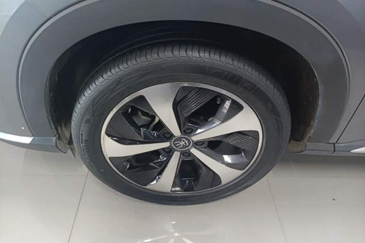 Used BYD Song PLUS New Energy 2021 DM-i 51KM Prestige Model Left Front Wheel Hub