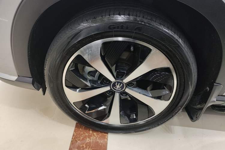 Used BYD Song PLUS New Energy 2021 DM-i 110KM Flagship PLUS Left Front Wheel Hub