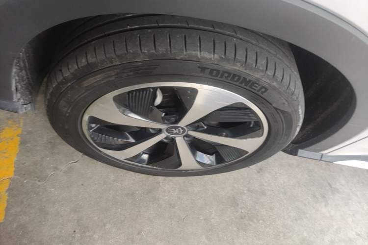 Used BYD Song PLUS New Energy 2021 EV Deluxe Model Left Front Wheel Hub