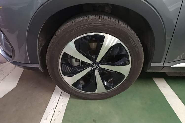 Used BYD Song PLUS New Energy 2021 EV Flagship Model Left Front Wheel Hub