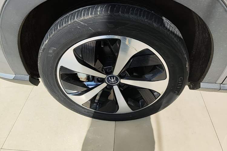 Used BYD Song PLUS New Energy 2021 DM-i 110KM Flagship PLUS Left Front Wheel Hub