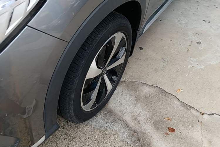 Used BYD Song PLUS New Energy 2021 DM-i 110KM Flagship PLUS Left Front Wheel Hub