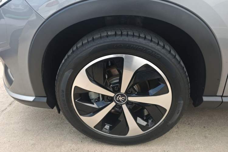 Used BYD Song PLUS New Energy 2021 DM-i 110KM Flagship Model Left Front Wheel Hub
