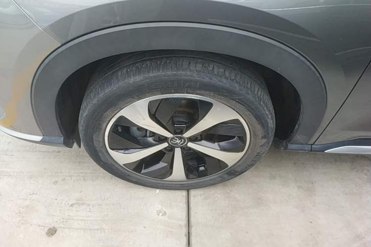 Used BYD Song PLUS New Energy 2021 DM-i 110KM Flagship Model Left Front Wheel Hub