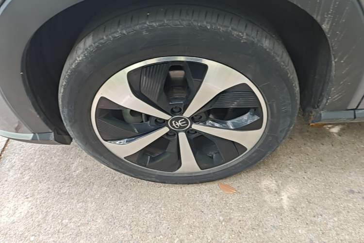 Used BYD Song PLUS New Energy 2021 DM-i 110KM Flagship PLUS Left Front Wheel Hub