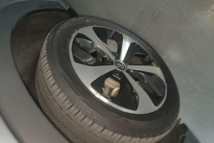 Used BYD Song PLUS New Energy 2021 DM-i 51KM Prestige Model Left Front Wheel Hub