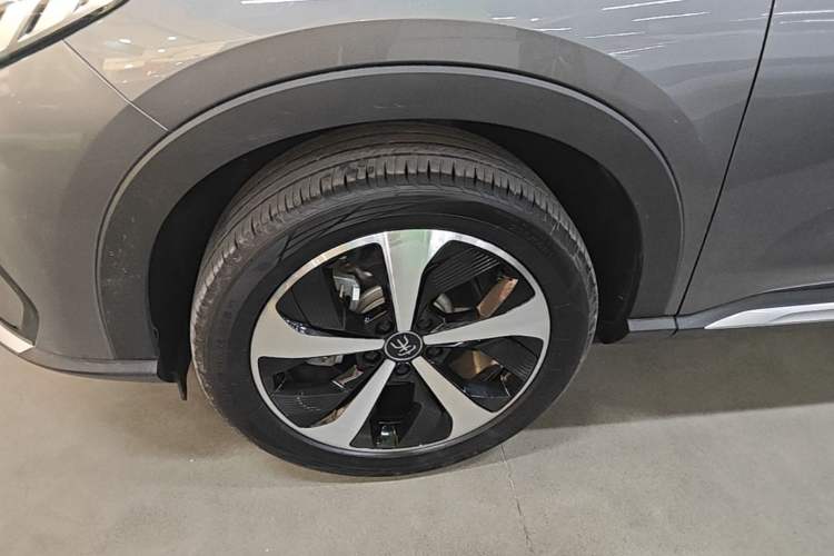 Used BYD Song PLUS New Energy 2021 EV Deluxe Model Left Front Wheel Hub