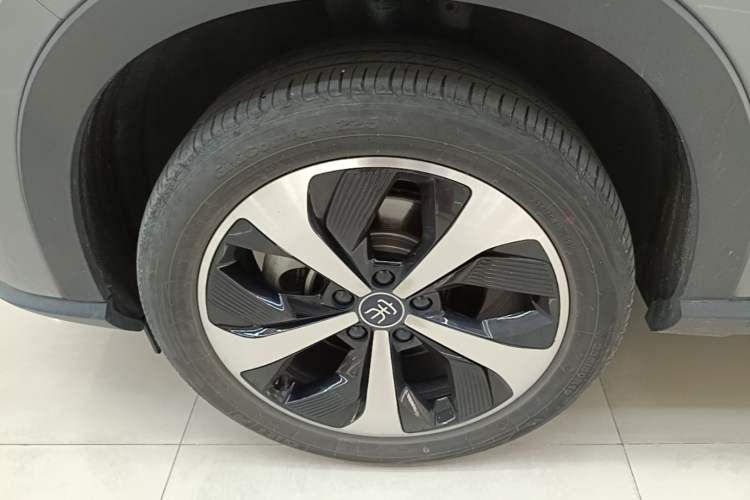 Used BYD Song PLUS New Energy 2021 EV Deluxe Model Left Front Wheel Hub