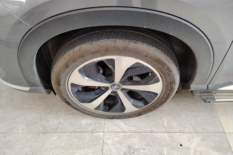 Used BYD Song PLUS New Energy 2021 DM-i 51KM Prestige Model Left Front Wheel Hub