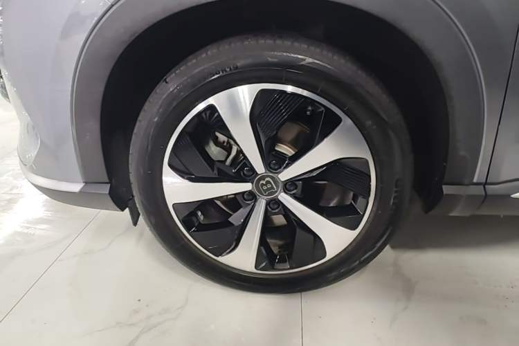 Used BYD Song PLUS New Energy 2021 DM-i 110KM Flagship Model Left Front Wheel Hub