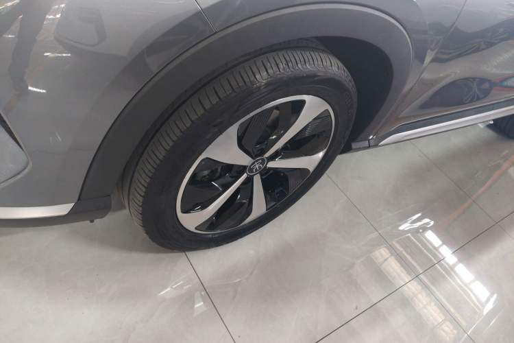 Used BYD Song PLUS New Energy 2021 DM-i 110KM Flagship PLUS Left Front Wheel Hub
