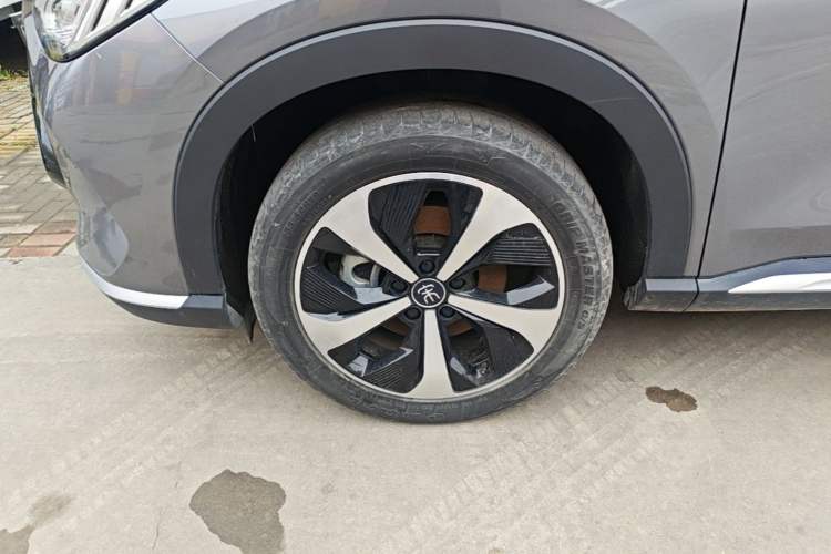 Used BYD Song PLUS New Energy 2021 DM-i 110KM Flagship PLUS Left Front Wheel Hub