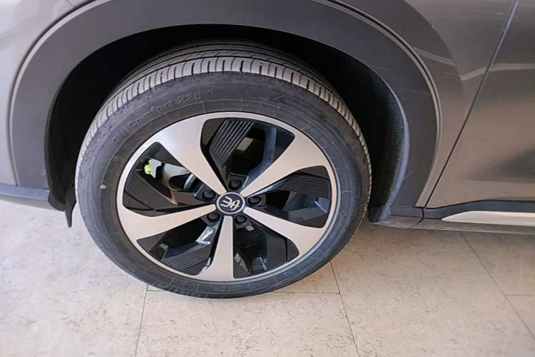 Used BYD Song PLUS New Energy 2021 EV Flagship Model Left Front Wheel Hub