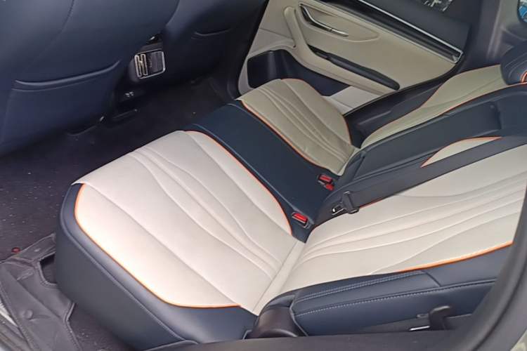 Used BYD Song PLUS New Energy 2021 EV Flagship Model Left Rear Seat