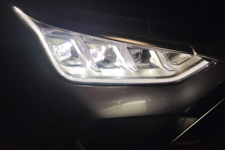 Used BYD Song PLUS New Energy 2021 DM-i 100KM Four-Wheel Drive Flagship PLUS Right Front Headlight