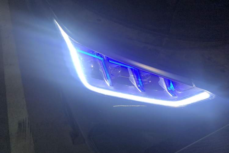 Used BYD Song PLUS New Energy 2021 DM-i 100KM Four-Wheel Drive Flagship PLUS Right Front Headlight
