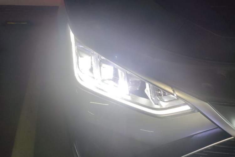 Used BYD Song PLUS New Energy 2021 DM-i 110KM Flagship Model Right Front Headlight