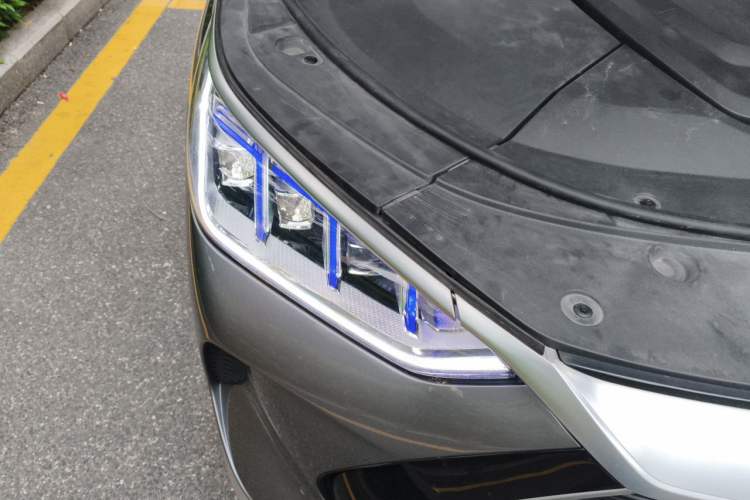 Used BYD Song PLUS New Energy 2021 DM-i 110KM Flagship PLUS 5G Edition Right Front Headlight