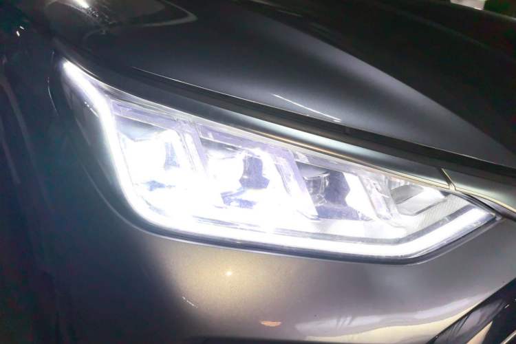 Used BYD Song PLUS New Energy 2021 DM-i 110KM Flagship PLUS Right Front Headlight