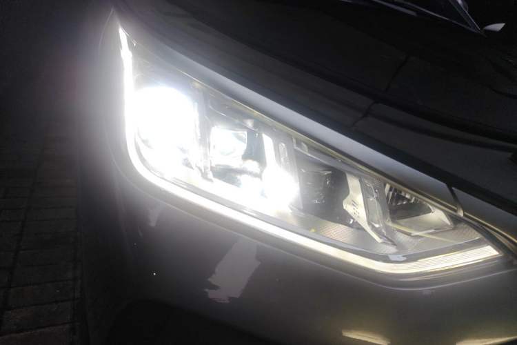 Used BYD Song PLUS New Energy 2021 DM-i 110KM Flagship PLUS Right Front Headlight