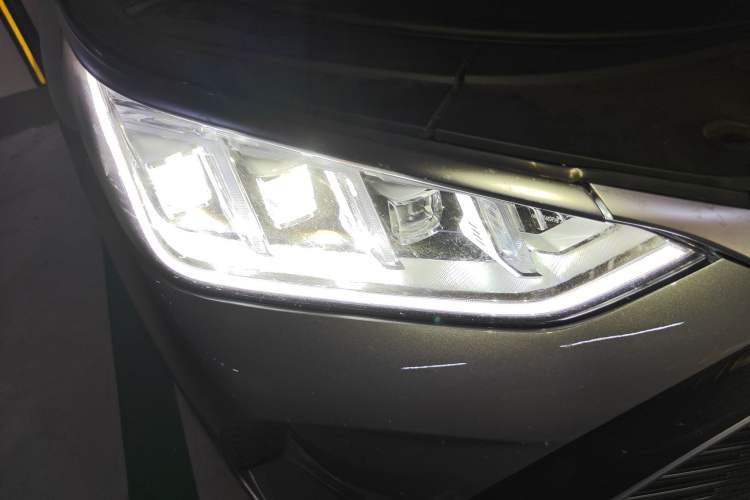 Used BYD Song PLUS New Energy 2021 DM-i 110KM Flagship Model Right Front Headlight