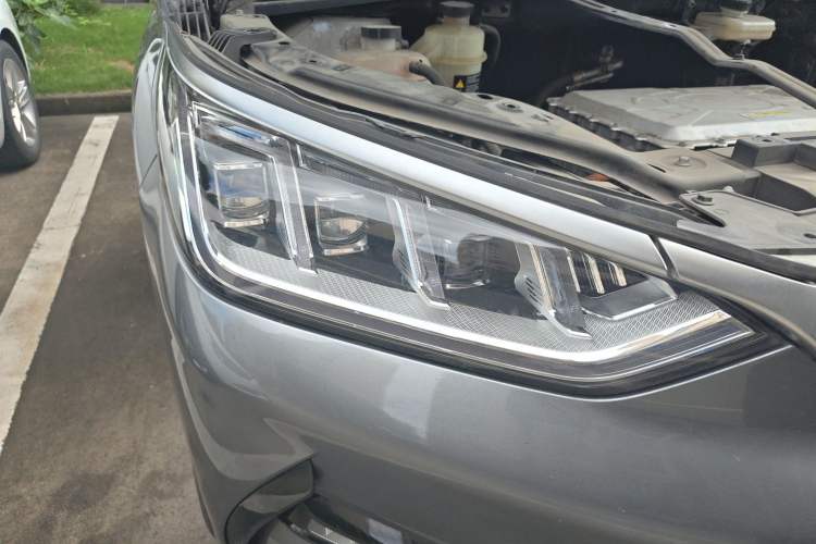 Used BYD Song PLUS New Energy 2021 EV Deluxe Model Right Front Headlight