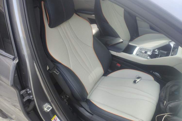 Used BYD Song PLUS New Energy 2021 DM-i 100KM Four-Wheel Drive Flagship PLUS Right Front Seat