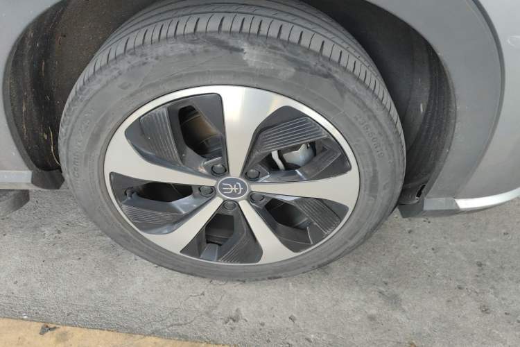 Used BYD Song PLUS New Energy 2021 DM-i 110KM Flagship PLUS Right Front Wheel Hub