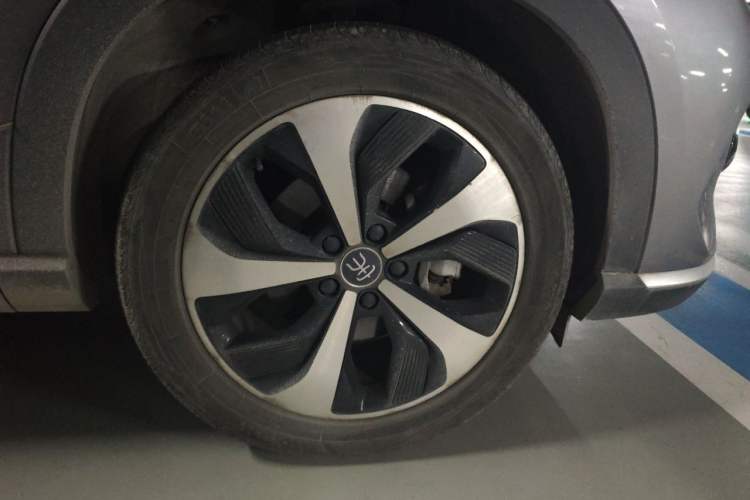 Used BYD Song PLUS New Energy 2021 DM-i 110KM Flagship PLUS Right Front Wheel Hub