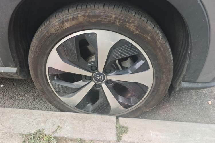Used BYD Song PLUS New Energy 2021 EV Flagship Model Right Front Wheel Hub