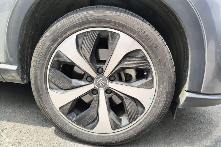 Used BYD Song PLUS New Energy 2021 EV Deluxe Model Right Front Wheel Hub
