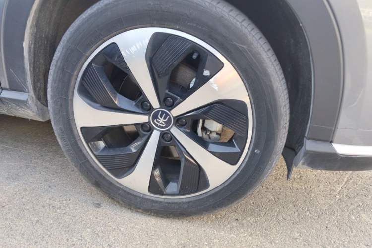 Used BYD Song PLUS New Energy 2021 DM-i 110KM Flagship PLUS Right Front Wheel Hub