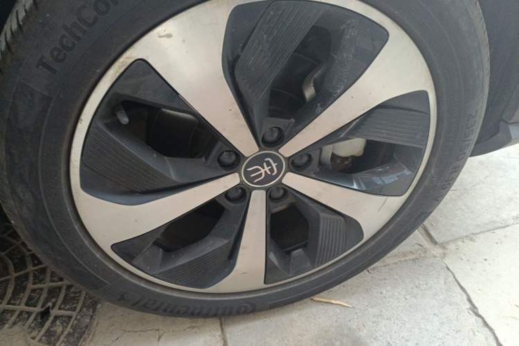 Used BYD Song PLUS New Energy 2021 EV Deluxe Model Right Front Wheel Hub