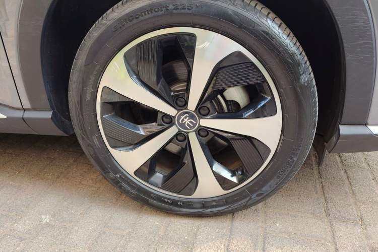 Used BYD Song PLUS New Energy 2021 DM-i 110KM Flagship Model Right Front Wheel Hub