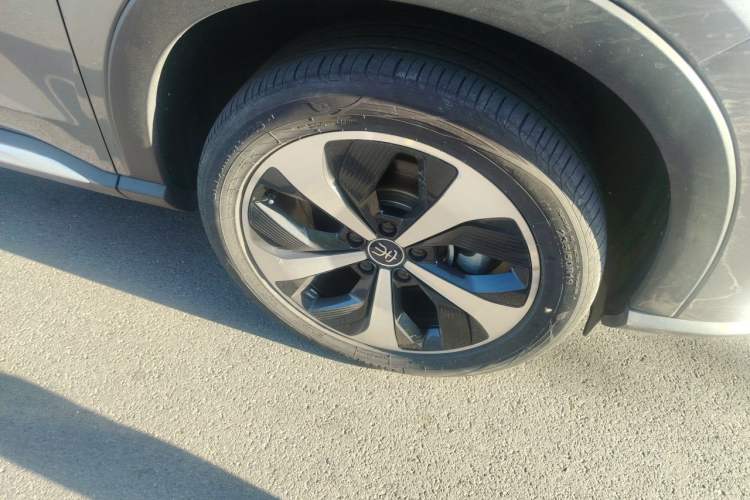 Used BYD Song PLUS New Energy 2021 EV Deluxe Model Right Front Wheel Hub