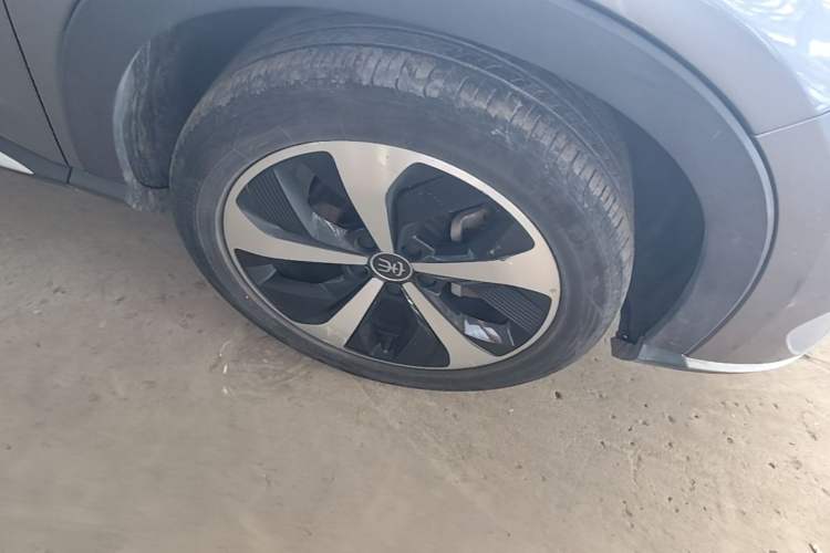 Used BYD Song PLUS New Energy 2021 DM-i 110KM Flagship Model Right Front Wheel Hub