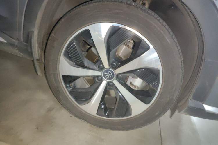 Used BYD Song PLUS New Energy 2021 DM-i 110KM Flagship Model Right Front Wheel Hub