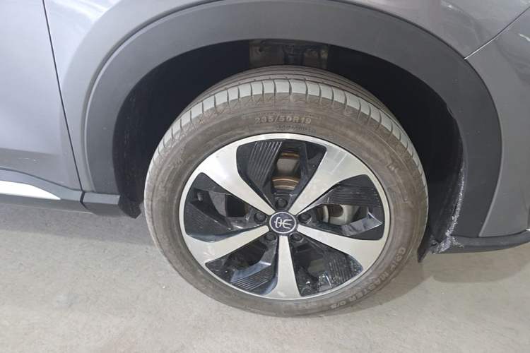 Used BYD Song PLUS New Energy 2021 EV Deluxe Model Right Front Wheel Hub