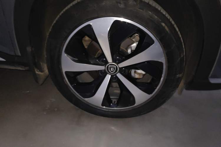Used BYD Song PLUS New Energy 2021 DM-i 110KM Flagship PLUS Right Front Wheel Hub