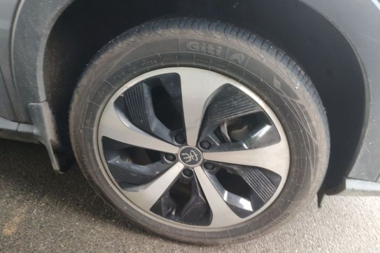 Used BYD Song PLUS New Energy 2021 EV Deluxe Model Right Front Wheel Hub