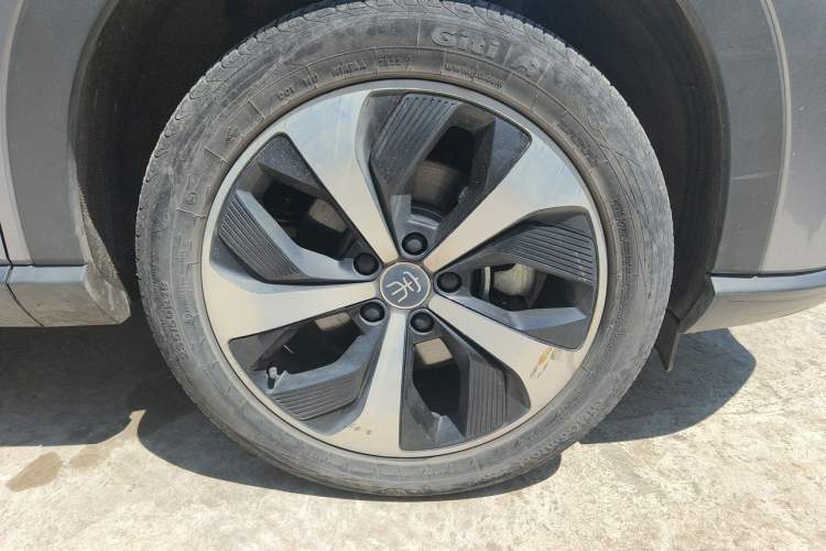 Used BYD Song PLUS New Energy 2021 EV Flagship Model Right Front Wheel Hub