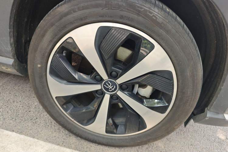 Used BYD Song PLUS New Energy 2021 DM-i 110KM Flagship PLUS Right Front Wheel Hub