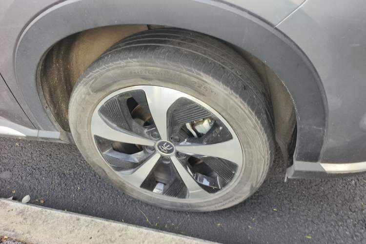 Used BYD Song PLUS New Energy 2021 DM-i 110KM Flagship Model Right Front Wheel Hub